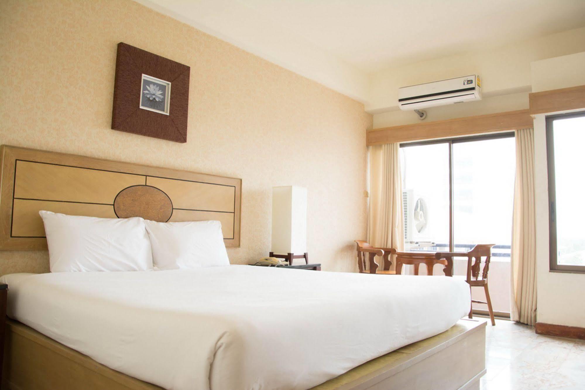 Nonthaburi Palace Hotel Экстерьер фото