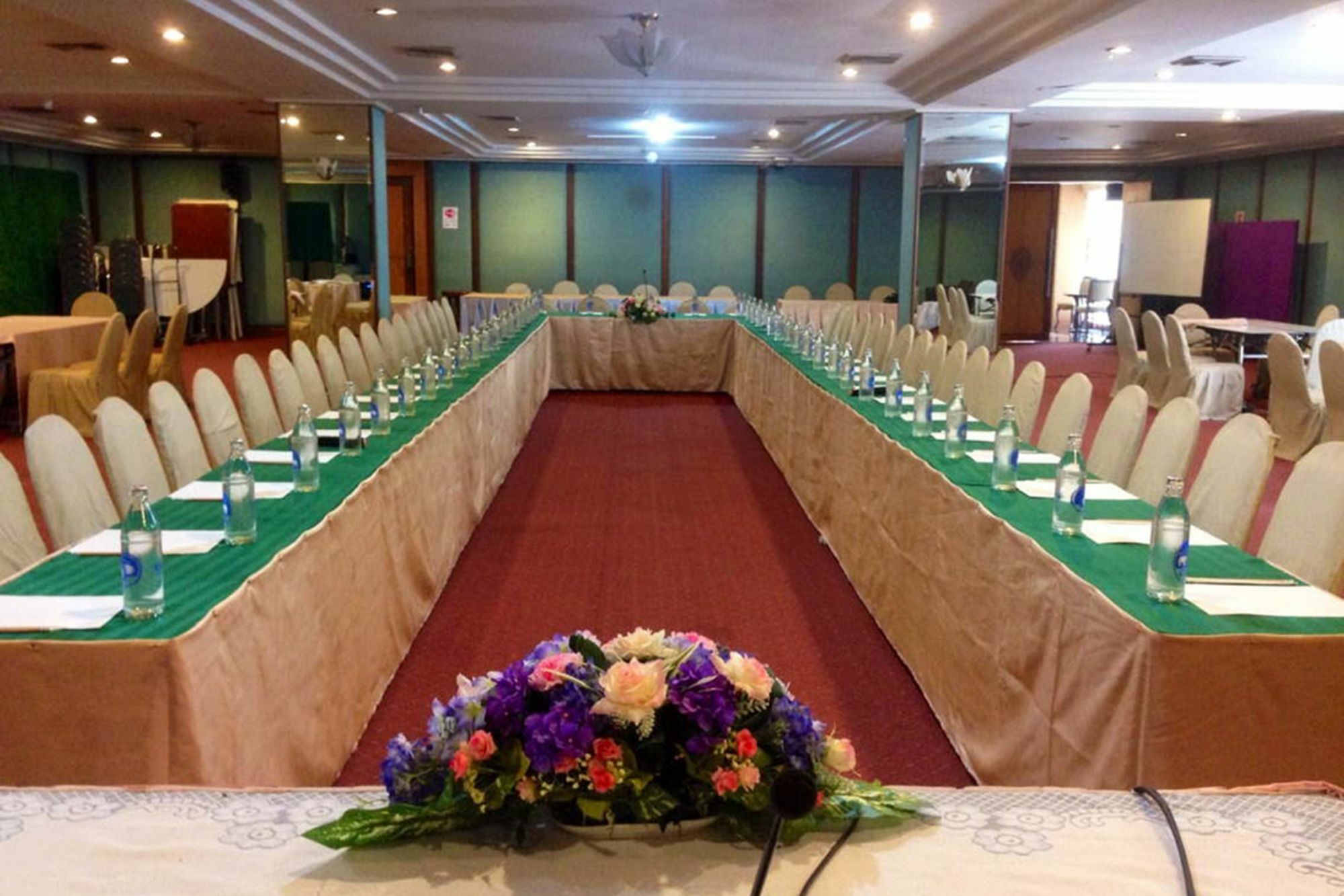 Nonthaburi Palace Hotel Экстерьер фото